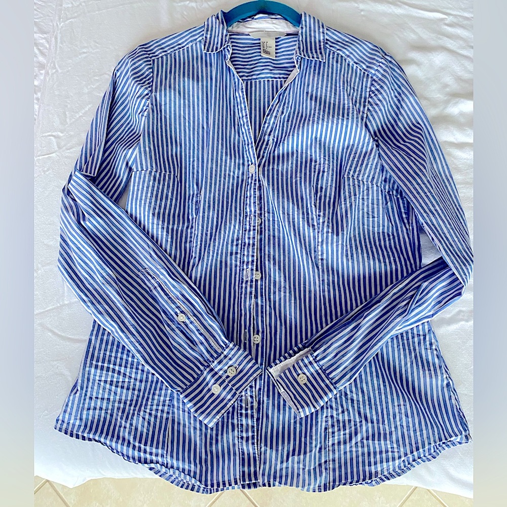 Women’s V-neck Button Down
